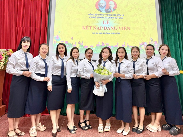 Chi bộ Phòng Tài chính Kế toán tổ chức kết nạp đảng viên mới